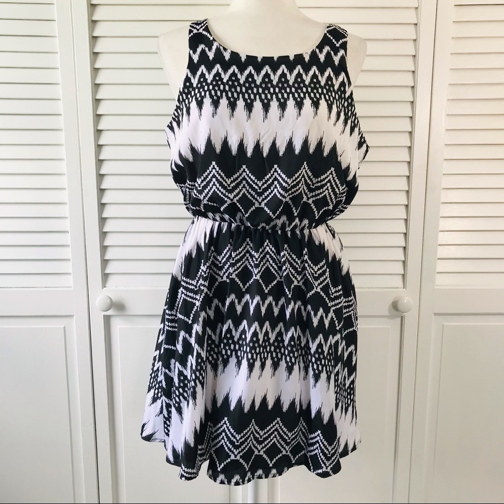 3/$25 REWIND Black White Sleeveless Dress Size Large